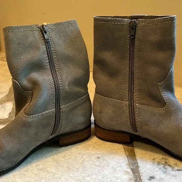Very Volatile grey leather ankle boots. Size 7 - Picture 6 of 10